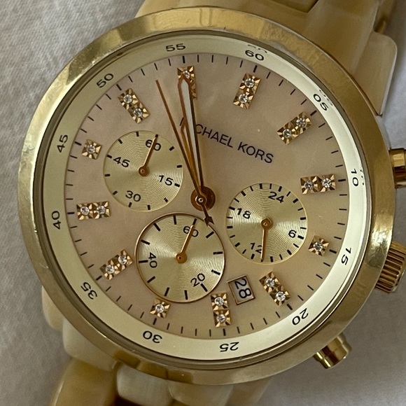 Michaels Kors Tortoiseshell Watch - Picture 3 of 6
